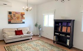 Wide And Traditional- 2Bd 1Bth- Gavidia